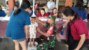 Sinergi Babinsa, Tenaga Kesehatan, dan Kader Desa Cegah Stunting di Petak Kaja