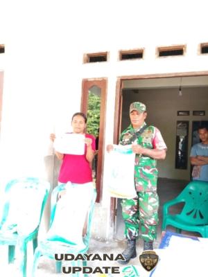 Penyaluran Bantuan Pangan Beras di Ende Berjalan Lancar Berkat Pengamanan Babinsa