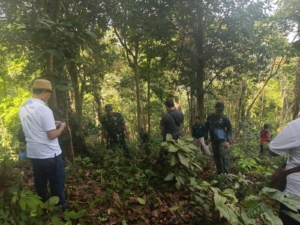 Babinsa Sepang Wujudkan Lingkungan Lestari Melalui Penanaman Bibit Pohon