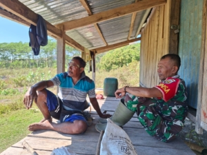 TNI Hadir di Tengah Rakyat: Babinsa Ende Lakukan Monitoring dan Dialog Sosial di Lokaoja