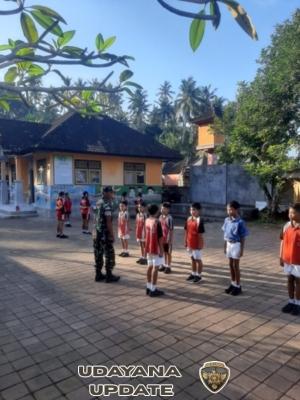 Babinsa Sulang Latih PBB Anak SD Untuk Persiapan Lomba