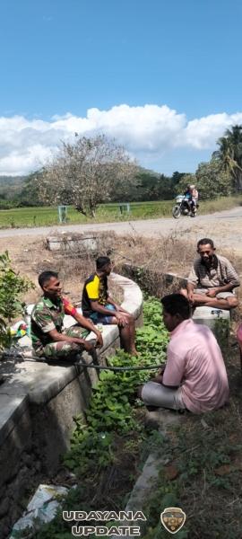 Babinsa Koramil 1602-04/Maurole Perkuat Keamanan dan Komsos di Desa Ranokolo