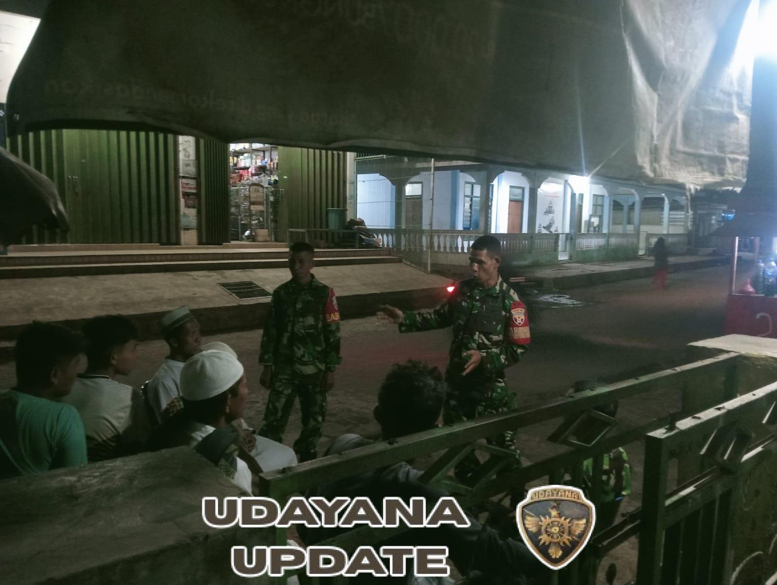 Antisipasi Gangguan Kamtibmas, Babinsa Koramil 1608-05/Donggo Turun Patroli Malam