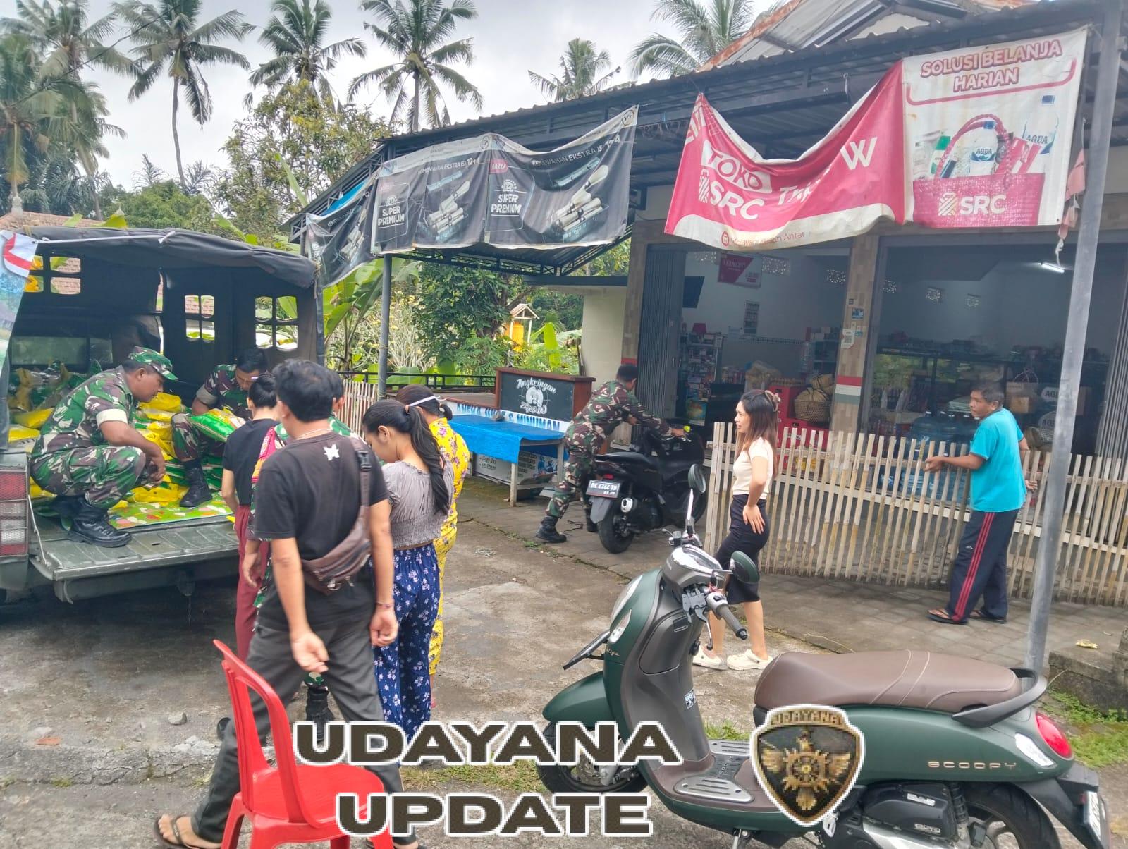 Babinsa 1623-07/Bebandem laksanakan penjualan beras SPHP, wujud kepedulian TNI terhadap masyarakat.