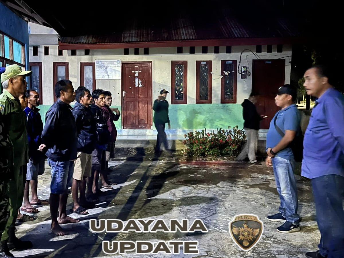 TNI Bersama Warga Tebara Laksanakan Patroli Malam Wujudkan Keamanan Kondusif