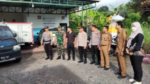 Dukung upaya peningkatan kualitas gizi anak sekolah, Babinsa 1623-01/Karangasem kawal launching logistik MBG.