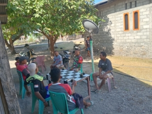 Babinsa Maurole Ajak Warga Desa Niranusa Jaga Kamtibmas Lewat Komsos