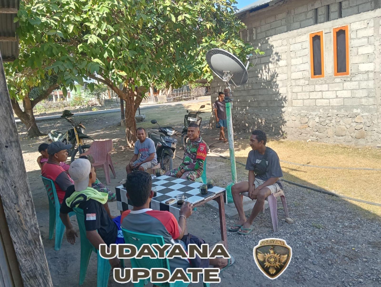 Babinsa Maurole Ajak Warga Desa Niranusa Jaga Kamtibmas Lewat Komsos