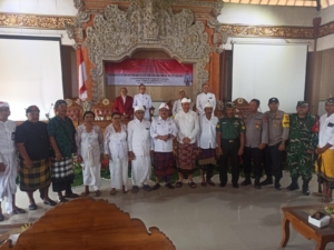 Babinsa Desa Selat Hadiri Upacara Adat Diksa Pariksa di Wilayah Binaan