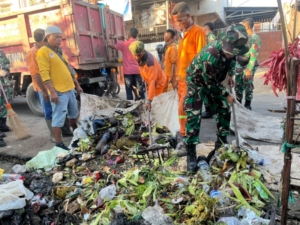 Sinergi TNI dan Pemerintah Daerah, Pasar Matawai Dibersihkan Sambut HUT ke-80 TNI