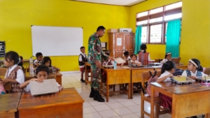 Makanan Bergizi Gratis Disalurkan di Rote Ndao, Babinsa Pastikan Tepat Sasaran