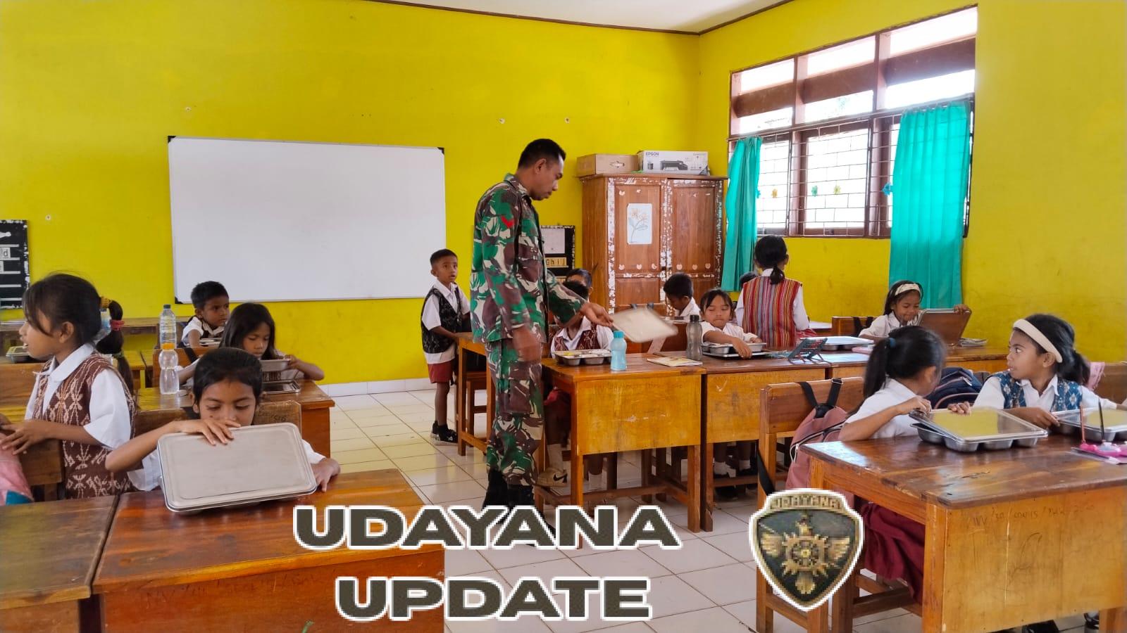 Makanan Bergizi Gratis Disalurkan di Rote Ndao, Babinsa Pastikan Tepat Sasaran