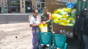 Sambut HUT TNI ke-80, Kodim 1624/Flotim Distribusikan Beras Murah di Kecamatan Ile Boleng