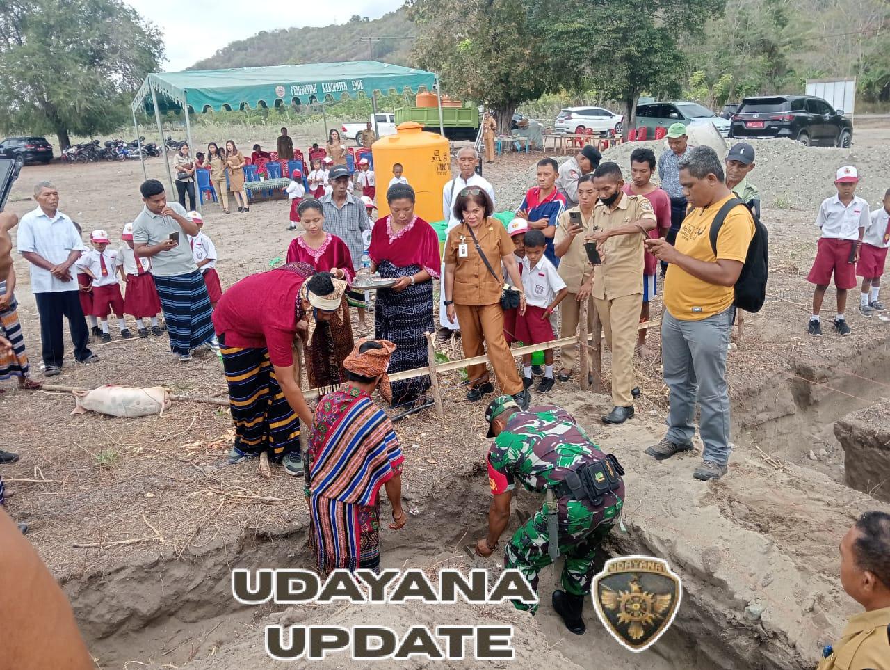 Babinsa Kodim 1602/Ende Hadiri Peletakan Batu Pertama Pembangunan SDN Uludala