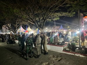 TNI Kodim 1601/Sumba Timur Bersama Satpol-PP Ajak Warga Tetap Waspada Demi Keamanan Lingkungan