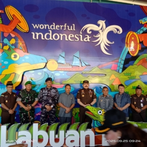 Jaksa Agung RI Disambut dengan Prosesi Adat di Manggarai Barat, Dandim 1630/Manggarai Barat Beri Dukungan Penuh