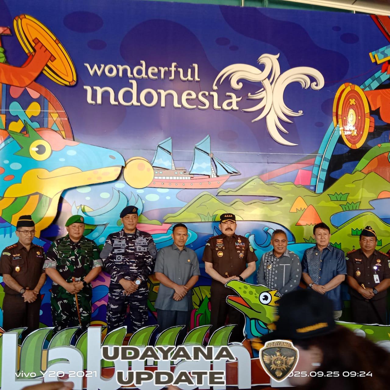 Jaksa Agung RI Disambut dengan Prosesi Adat di Manggarai Barat, Dandim 1630/Manggarai Barat Beri Dukungan Penuh