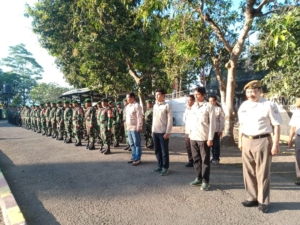 Kasdim 1614/Dompu Pimpin Upacara Bendera Merah Putih