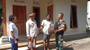 TNI Hadir untuk Rakyat, Kodim 1626/Bangli Bagikan Paket Sembako di Kecamatan Tembuku