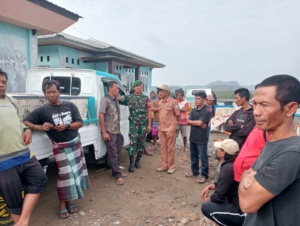 Tindakan Cepat Babinsa Redam Amarah Warga Labuhan Lalar