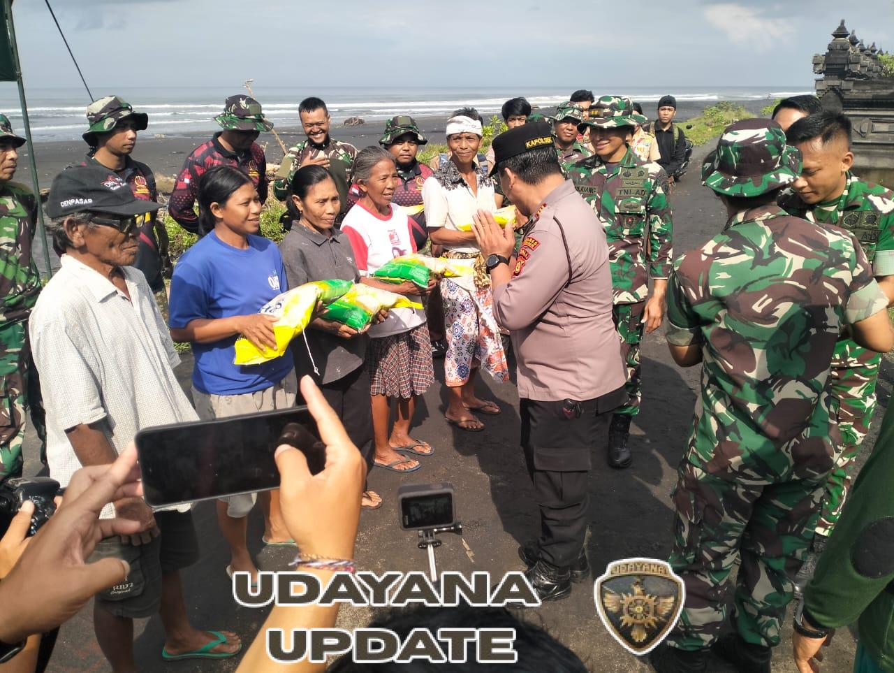 Dalam Rangka HUT TNI ke-80, Kodim Tabanan Salurkan Bantuan Beras di Desa Kelating