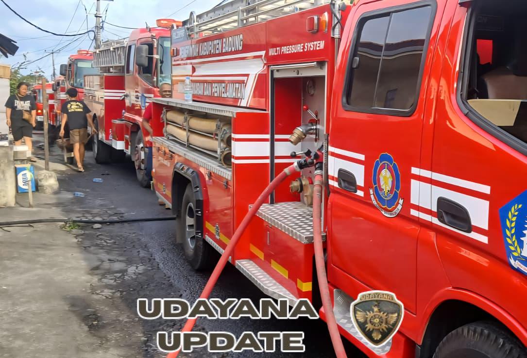 Terjadi Kebakaran Bedeng, Babinsa bersama Damkar dan Warga Berhasil Padamkan Api