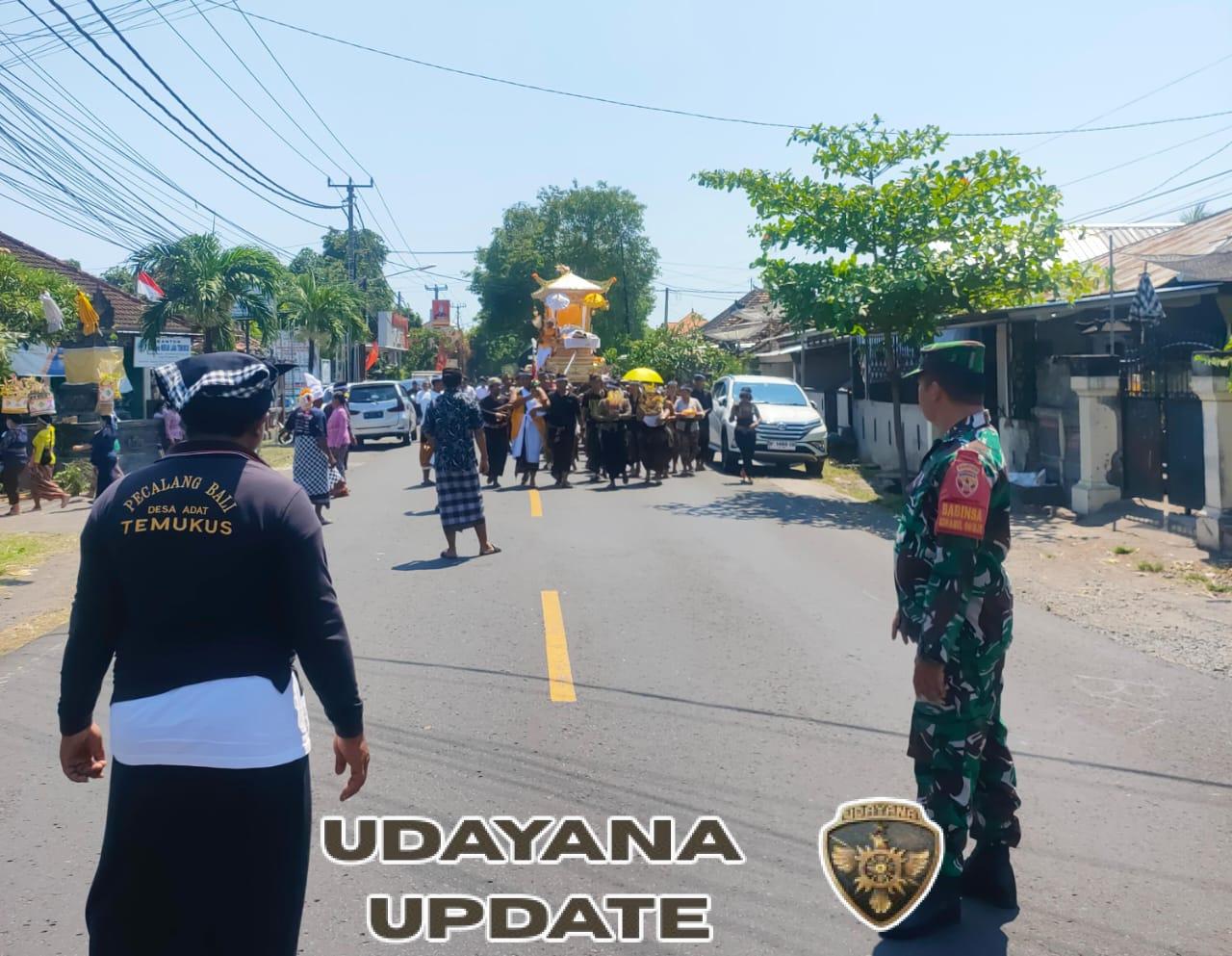 Sinergi TNI-Polri dan Pecalang, Kremasi Warga Labuhan Aji Berjalan Lancar