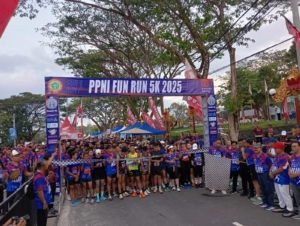 Tingkatkan kualitas kesehatan masyarakat, Babinsa 1623-01/Karangasem amankan kegiatan Car Free Day.