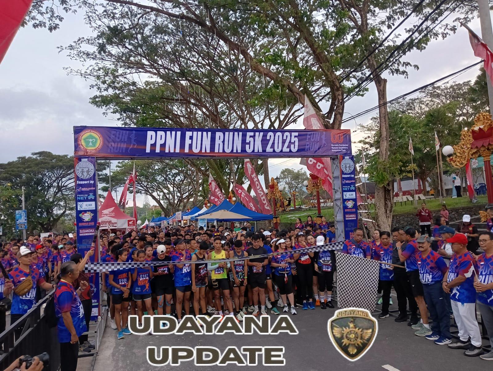 Tingkatkan kualitas kesehatan masyarakat, Babinsa 1623-01/Karangasem amankan kegiatan Car Free Day.