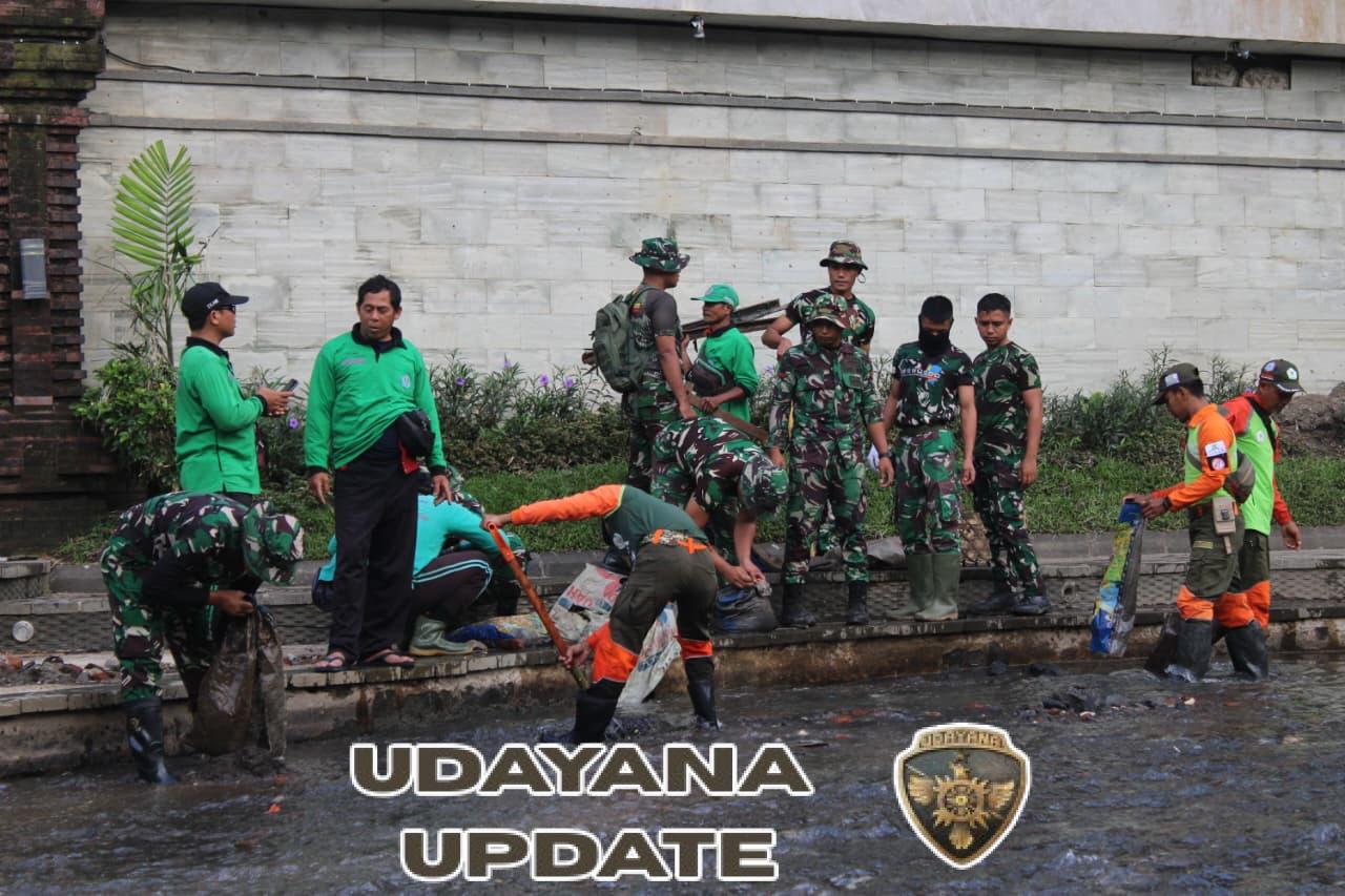 Dandim 1611/Badung Pimpin Apel Gabungan dan Gotong Royong Bersihkan Pasar Badung–Kumbasari Pasca Banjir