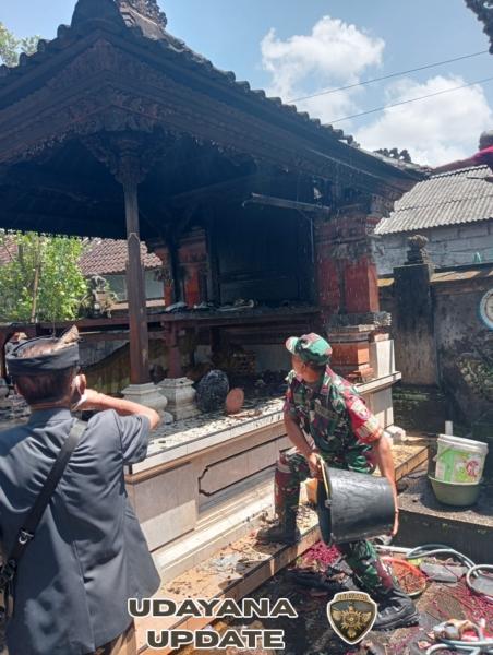 Sinergi Babinsa, Bhabinkamtibmas dan Warga Padamkan Api di Banjar Kutri