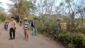 Gotong Royong TNI, Polri, dan Warga Ciptakan Akses Jalan yang Lebih Baik