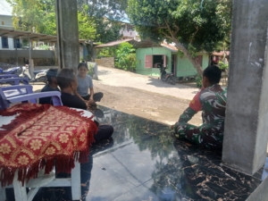 Babinsa Kodim 1602/Ende Tingkatkan Komsos dan Pamwil di Desa Bheramari