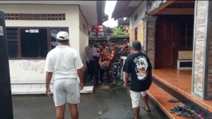 ODGJ Di Dusun Kangin Dievakuasi Ke RSJ Bangli, Babinsa Bakas  Kawal Proses Evakuasi