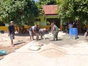 Babinsa Sertu Beny Cardoso Tekankan Pentingnya Semangat dan Keamanan saat Kerja Bakti