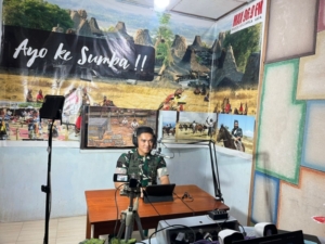 Lewat Udara, Dandim 1601 Ajak Pemuda Sumba Timur Jadi Bintara & Tamtama TNI AD