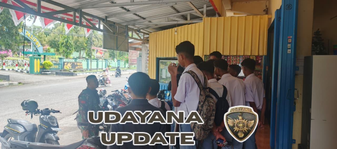 Babinsa Koramil 1602-01/Ende Bangun Kedekatan dengan Pelajar SMA Lewat Komsos