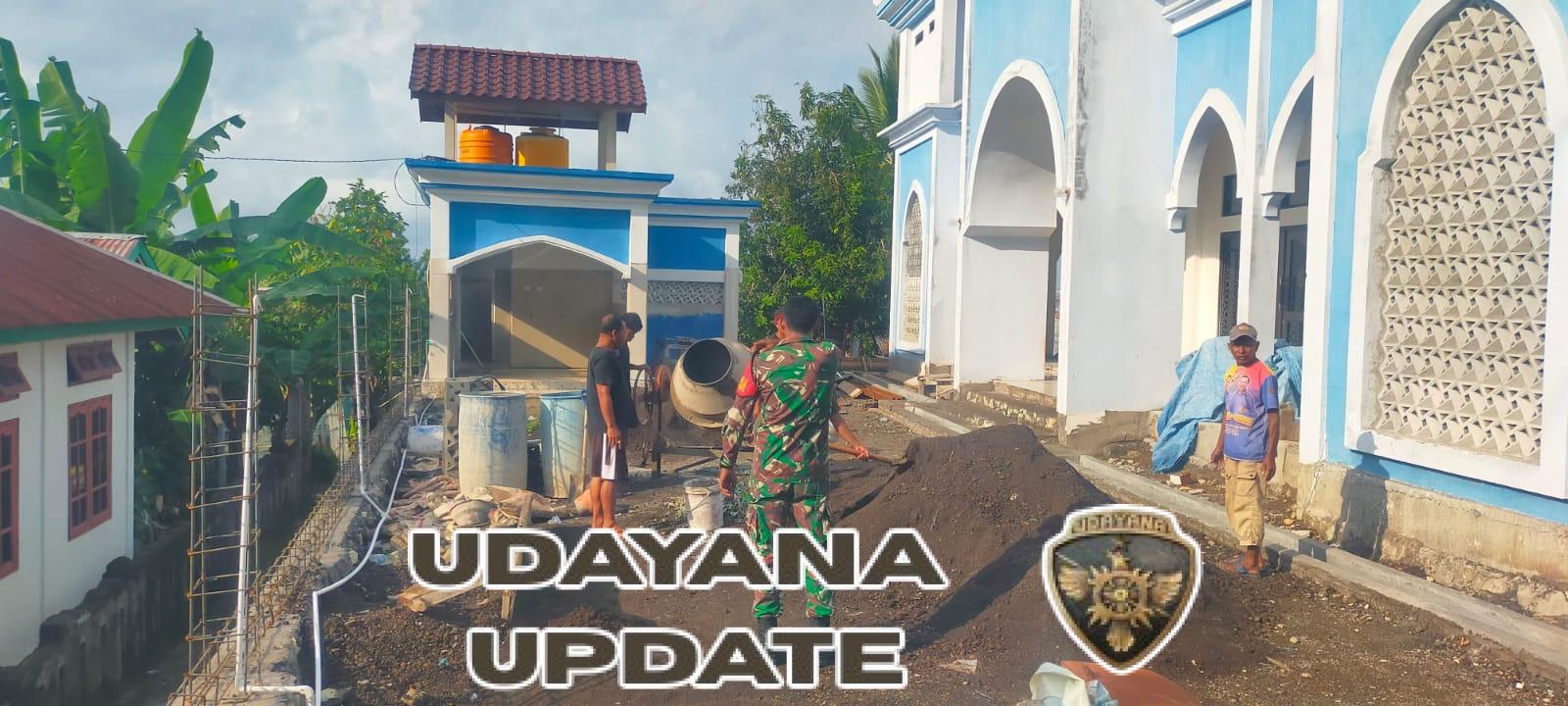 Babinsa Raporendu Bersama Warga Gotong Royong Perbaiki Pagar Masjid