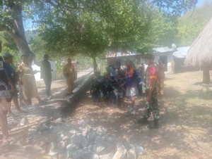 Tingkatkan Kamtibmas, Babinsa Ende Jalin Komunikasi Sosial di Wilayah Binaan