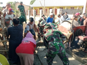 Koramil 04/Woha Pimpin Gotong Royong Pembangunan Musholla untuk Desa Tente
