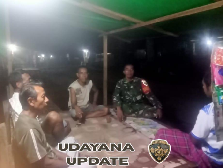 Perkuat Sinergi, Babinsa Koramil 1608-07 Sapa Warga Lewat Patroli Malam