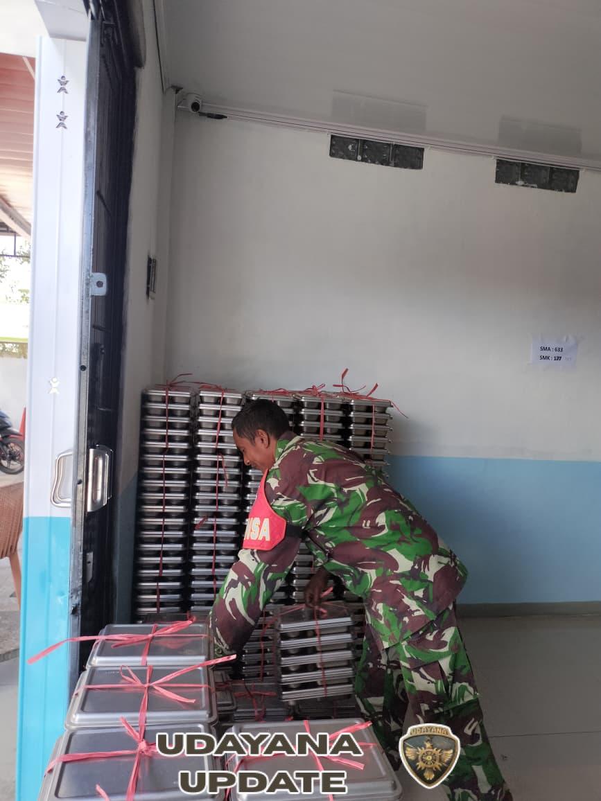 Ribuan Anak di Pantai Baru Terima Makanan Bergizi Gratis, Babinsa Hadir Kawal Kegiatan