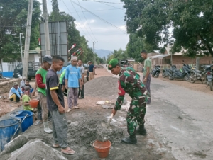 Sinergi TNI dan Masyarakat Donggo, Wujud Nyata Kebersamaan dalam Menjaga Budaya Gotong Royong