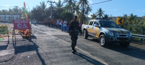 TNI Hadir di Tengah Masyarakat, Jaga Kelancaran Festival Hiu Paus Labuhan Jambu