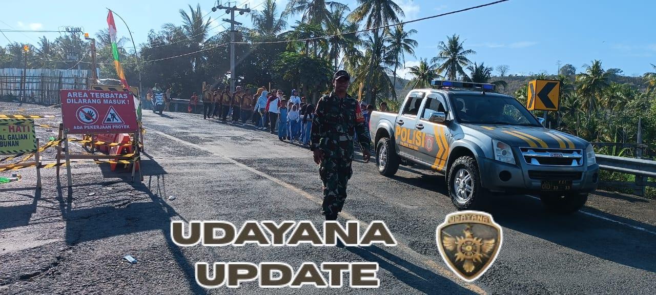 TNI Hadir di Tengah Masyarakat, Jaga Kelancaran Festival Hiu Paus Labuhan Jambu