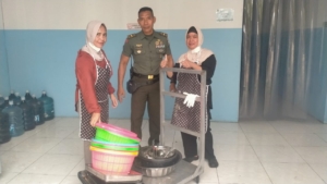 TNI Dampingi Bantuan Gizi untuk Generasi Sehat Dompu