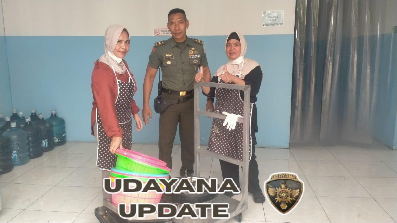 TNI Dampingi Bantuan Gizi untuk Generasi Sehat Dompu