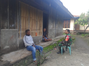 Babinsa Kodim 1602/Ende Aktif Jalin Komunikasi dengan Masyarakat Ngalukoja