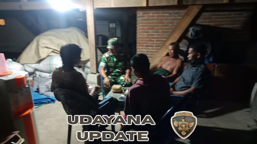 Patroli Malam Babinsa Poto Tano, Warga Dihimbau Aktif Jaga Kamtibmas
