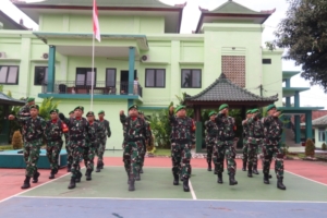 Kuatkan Jiwa Korsa  Dan Kekompakan, Pasiops Kodim Klungkung Latihkan Defile